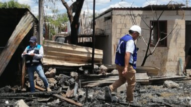 Dan seguimiento a familias afectadas por incendio