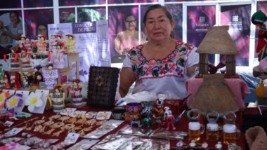 Mujeres emprendedoras brillan en Feria Artesanal