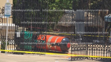 Vuelca trenecito del Centenario en Mérida