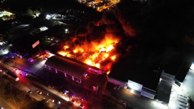 Incendio acaba con Telebodega en Mérida