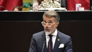 Sergio Mayer presenta su renuncia a Morena