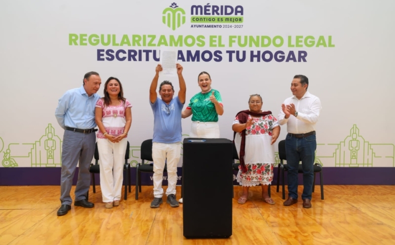 Después de años de espera, 47 familias reciben las escrituras de sus hogares
