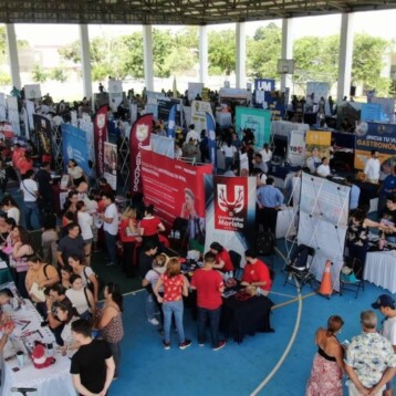 Feria de becas universitarias en Juan Pablo II
