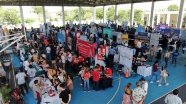 Feria de becas universitarias en Juan Pablo II