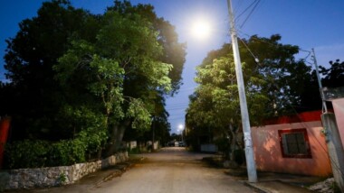 Luces led iluminan las comisarías de Mérida