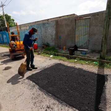 Baches ponen a prueba a Mérida; Ayuntamiento despliega 22 cuadrillas
