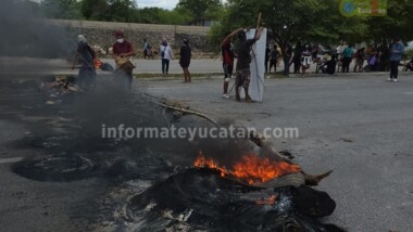 Bloqueo histórico en el Periférico de Mérida