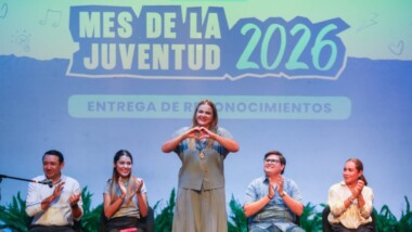 Cecilia Patrón premia a jóvenes que transforman Mérida