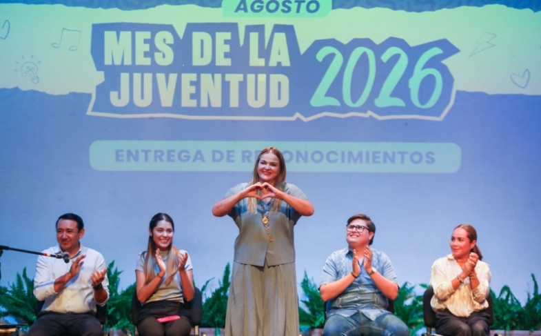 Cecilia Patrón premia a jóvenes que transforman Mérida