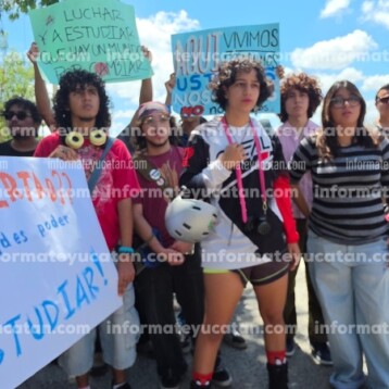 Protestan aspirantes a la ENES Mérida