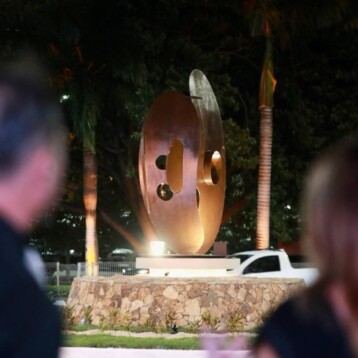 Inuauguran escultura en Glorieta de Galerías