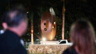 Inuauguran escultura en Glorieta de Galerías