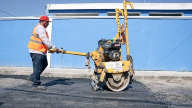 Renacimiento Maya pavimenta calles del fraccionamiento Limones